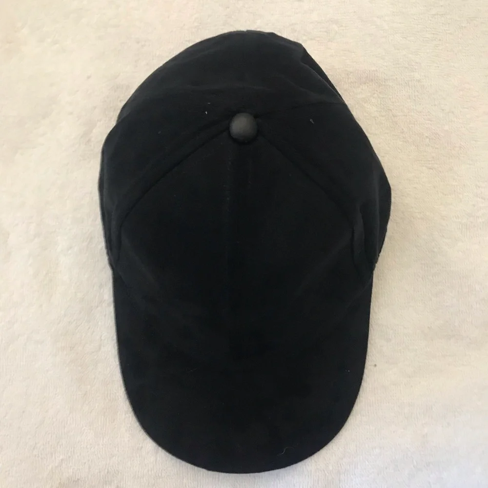 H & M Women's Fitted M/56 Black Velvet Designer Hat